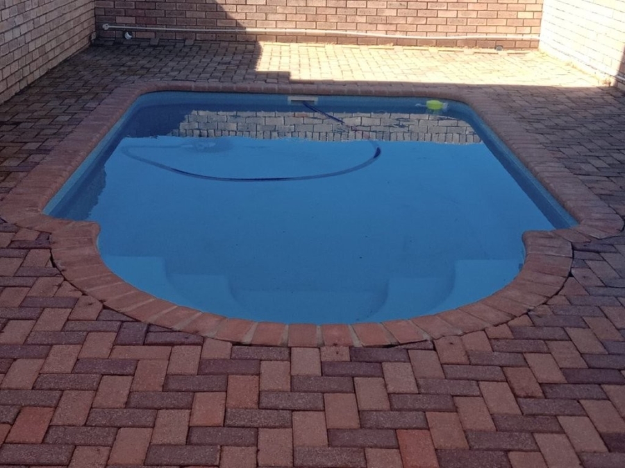 6 Bedroom Property for Sale in Aston Bay Eastern Cape